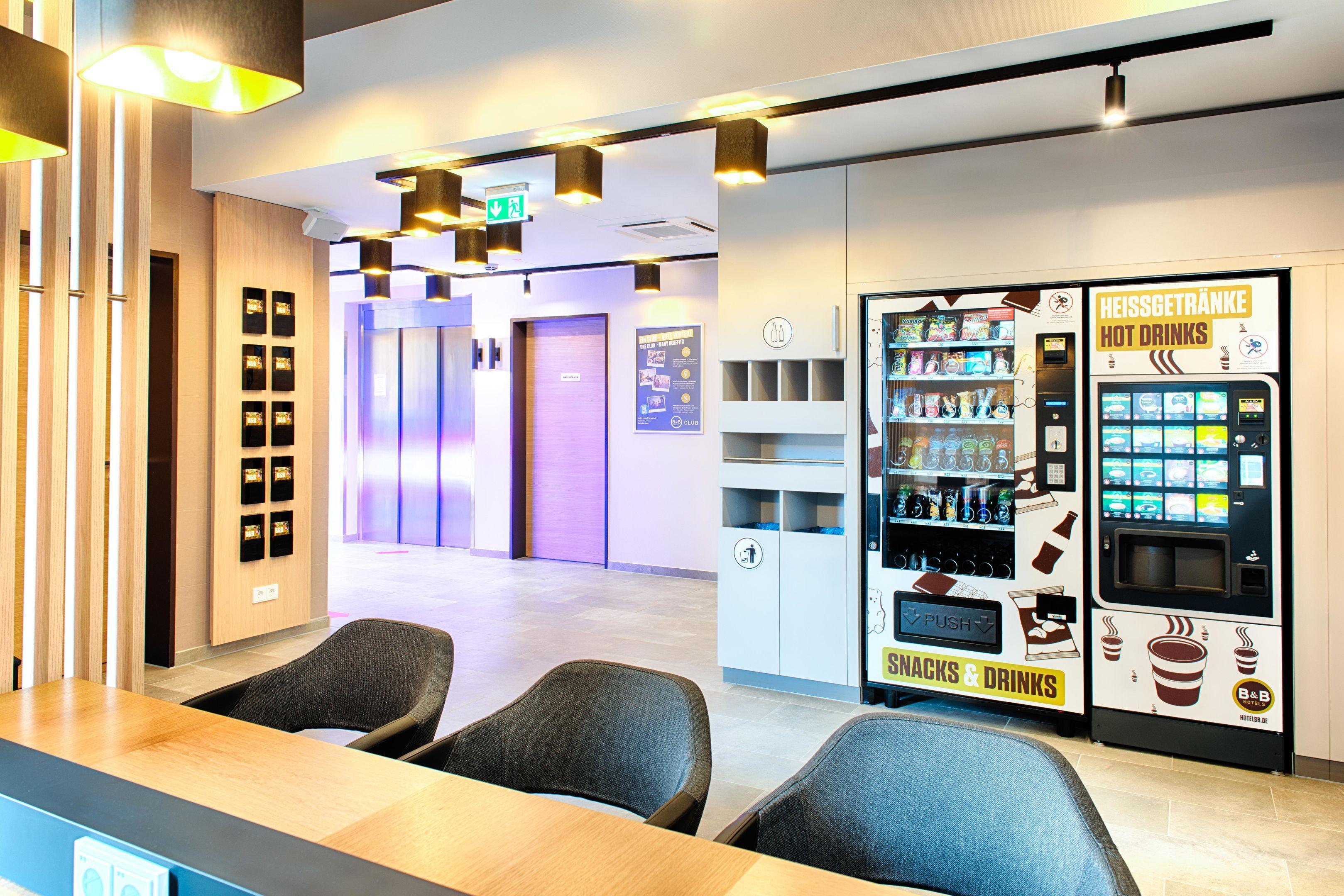 B&B Hotel Rostock City-West Экстерьер фото